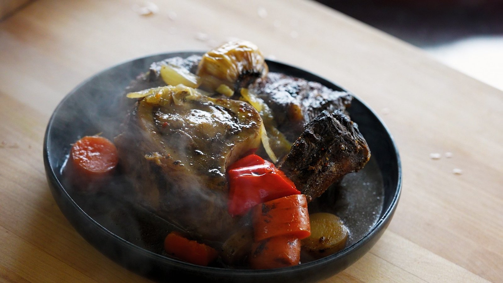 Ossobuco troškinys su tamsiu alumi